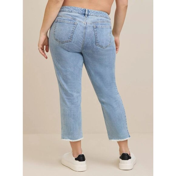 Torrid Crop Boyfriend Straight Vintage Stretch Mid-Rise Jean, Plus Size 16 - Picture 3 of 7